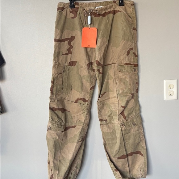 Camo cargo pants NWT (unisex) - Picture 9 of 10